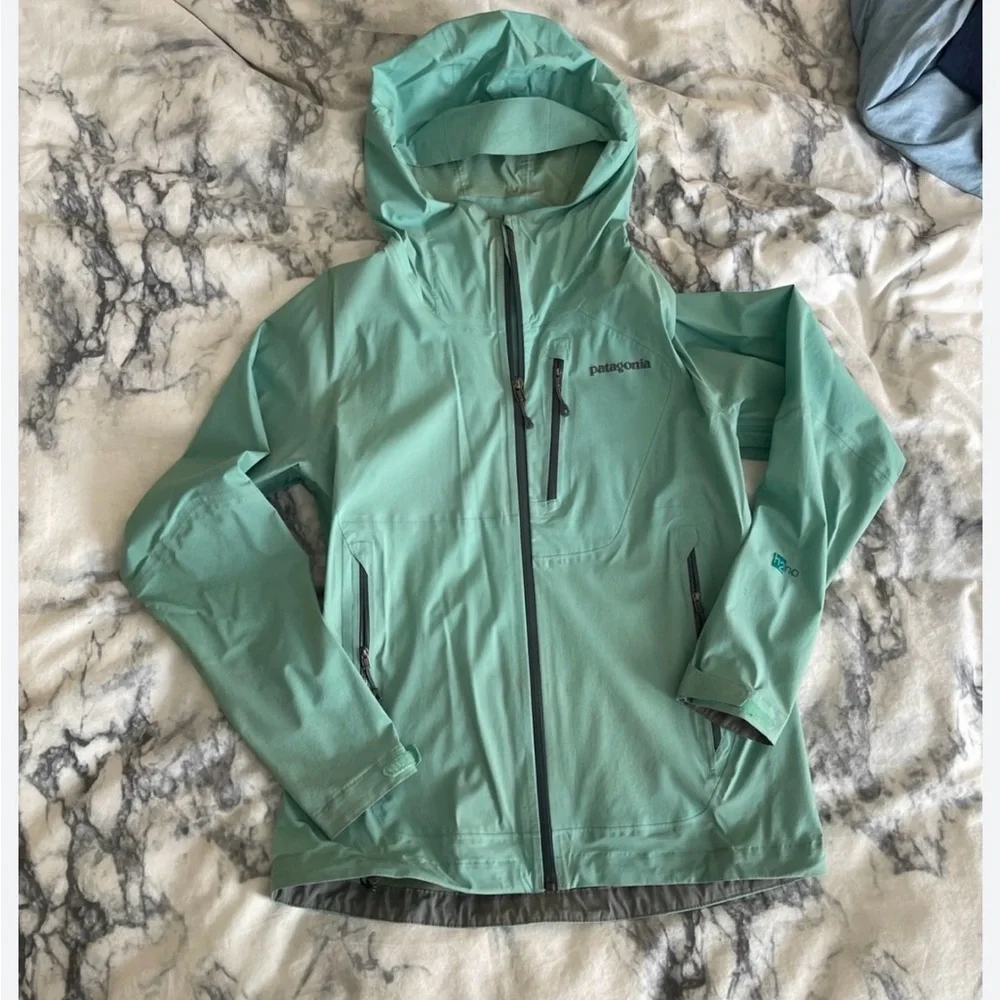Patagonia Light Green rain Jacket size small - Picture 3 of 4